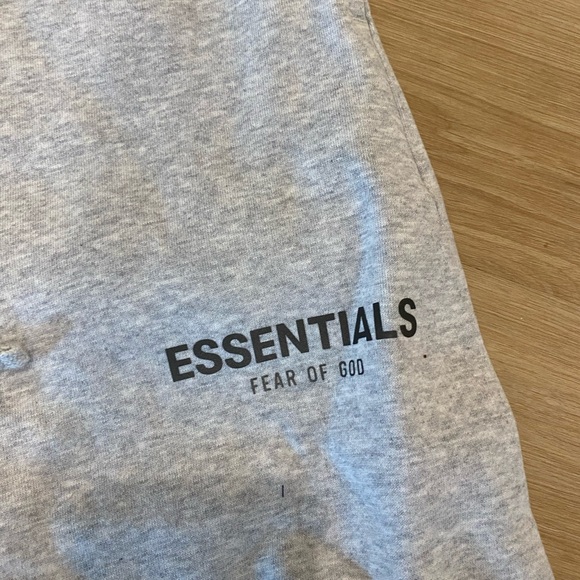 Essentials Sweat shorts grey - Picture 2 of 4